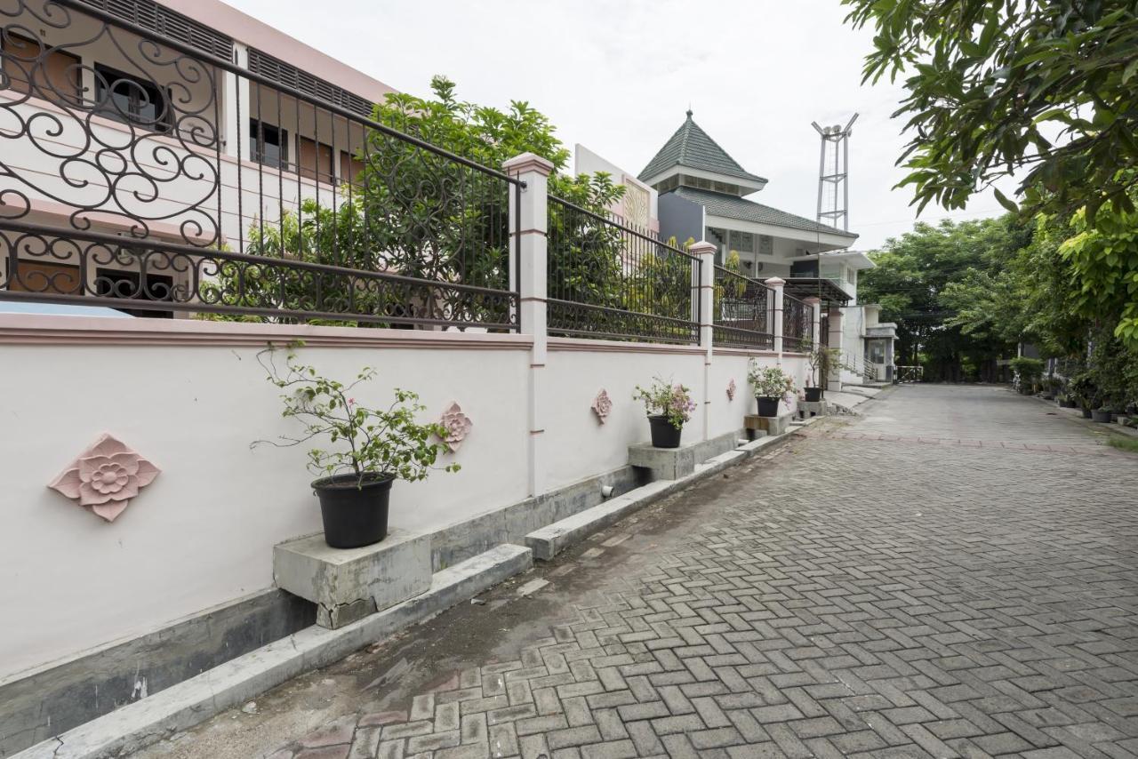 Koolkost Syariah Near Upn Veteran Otel Medokanayu Dış mekan fotoğraf
